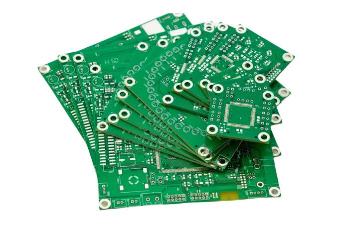 一块PCB电路板是怎样生产出来的？从裸板到成品